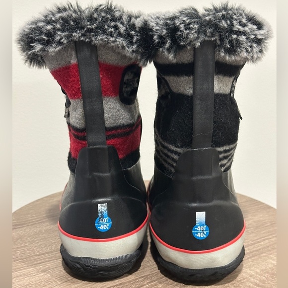 Bogs Arcata Cozy Plaid Winter Boots - Picture 8 of 12